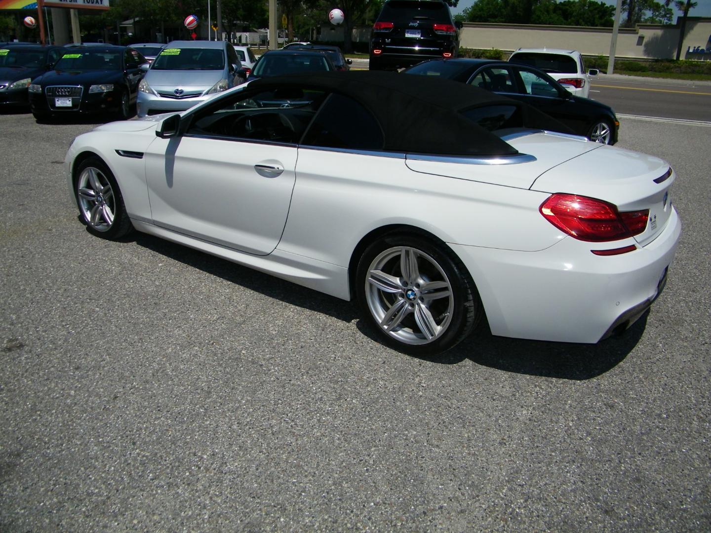 2012 White /Brown BMW 6-Series 640i Convertible (WBALW7C58CD) with an 3.0L L6 TURBO engine, 8-Speed Automatic transmission, located at 4000 Bee Ridge Road, Sarasota, FL, 34233, (941) 926-0300, 27.298664, -82.489151 - Photo#5